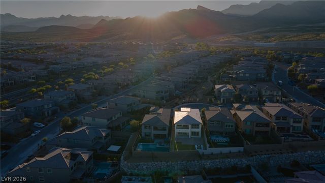 400 Red Feather Peak Court, Las Vegas, NV 89138