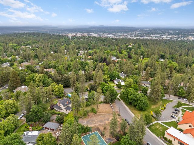 810 E Plateau Rd, Spokane, WA 99203