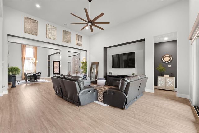 10303 Mesa Drive, Iowa Colony, TX 77583