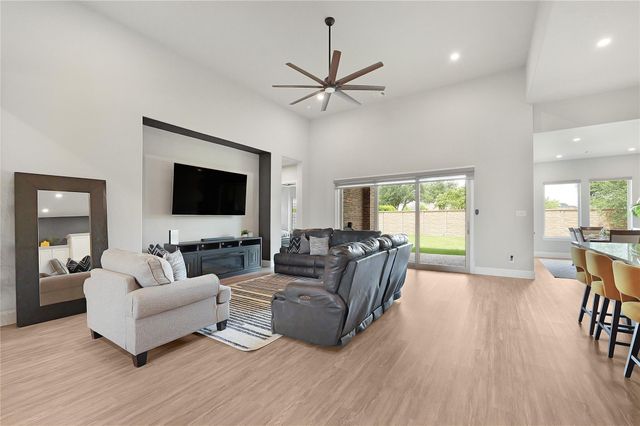 10303 Mesa Drive, Iowa Colony, TX 77583