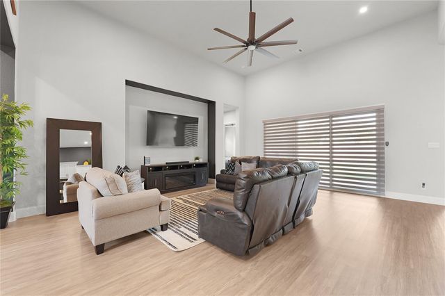 10303 Mesa Drive, Iowa Colony, TX 77583