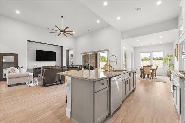 10303 Mesa Drive, Iowa Colony, TX 77583