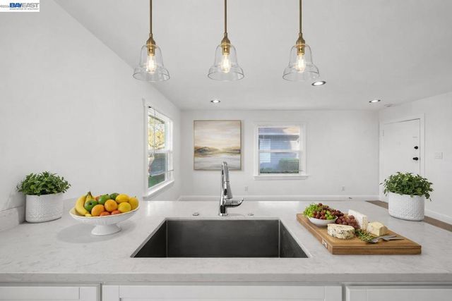 2218 82Nd Ave, Oakland, CA 94605