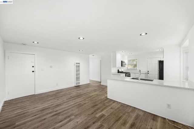 2218 82Nd Ave, Oakland, CA 94605