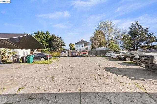 2218 82Nd Ave, Oakland, CA 94605