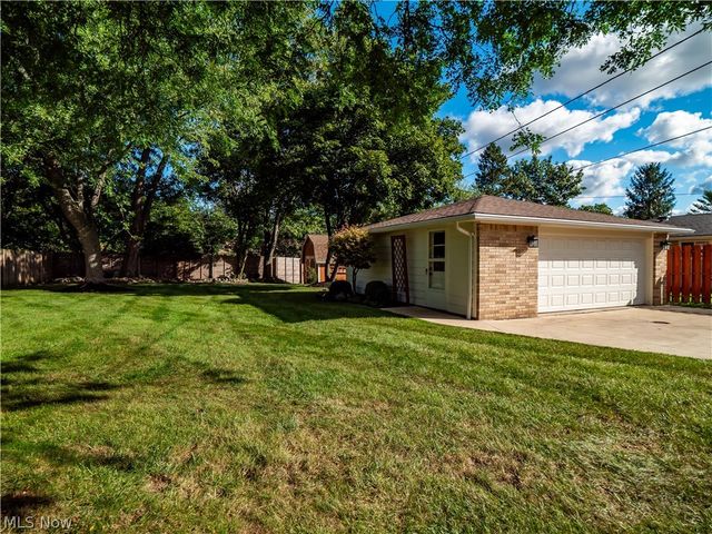7930 Royalview Drive, Parma, OH 44129