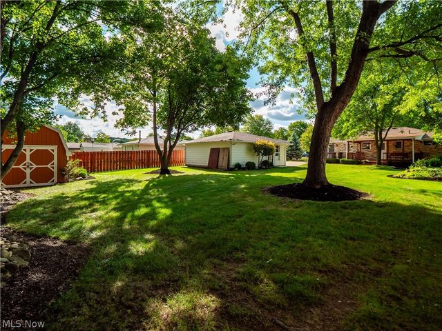 7930 Royalview Drive, Parma, OH 44129