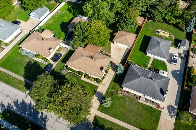 7930 Royalview Drive, Parma, OH 44129