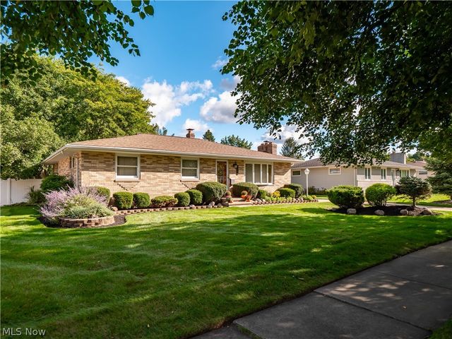 7930 Royalview Drive, Parma, OH 44129