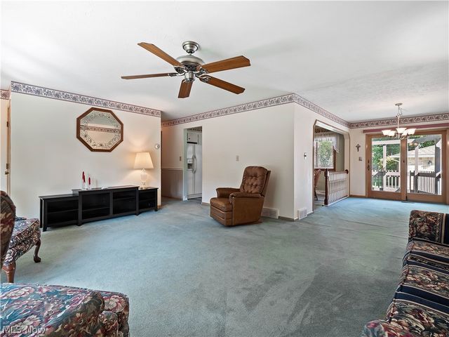 7930 Royalview Drive, Parma, OH 44129