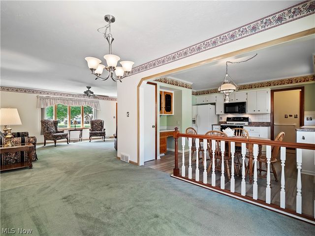 7930 Royalview Drive, Parma, OH 44129