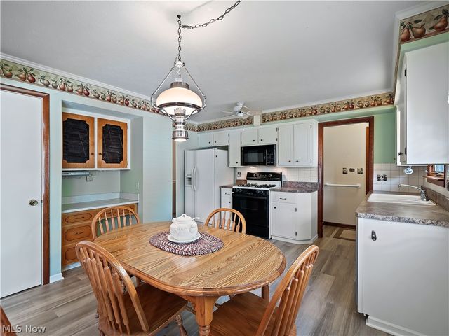 7930 Royalview Drive, Parma, OH 44129