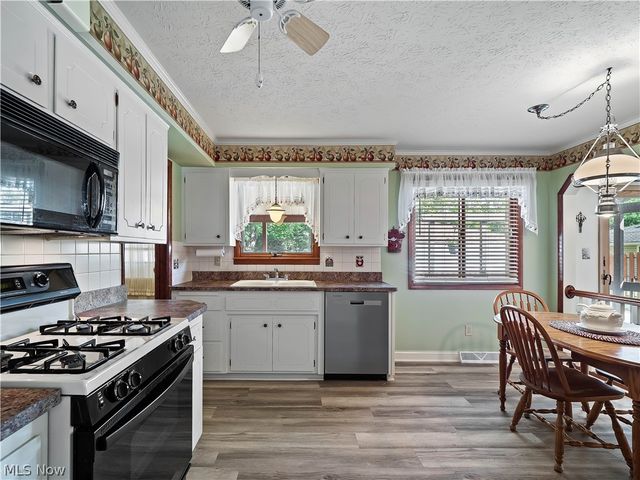 7930 Royalview Drive, Parma, OH 44129