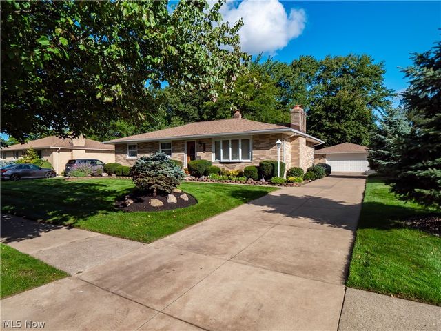 7930 Royalview Drive, Parma, OH 44129