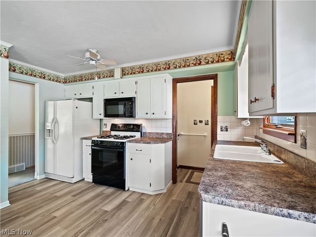 7930 Royalview Drive, Parma, OH 44129