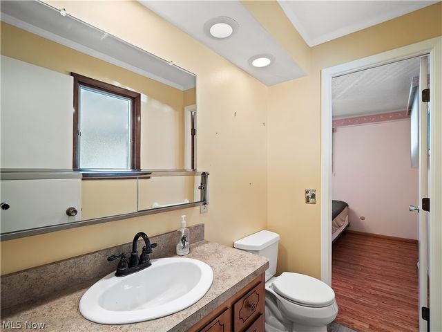 7930 Royalview Drive, Parma, OH 44129