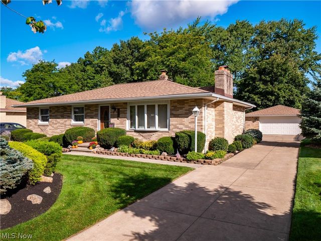 7930 Royalview Drive, Parma, OH 44129