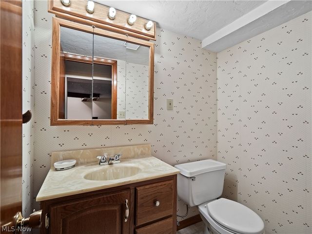 7930 Royalview Drive, Parma, OH 44129