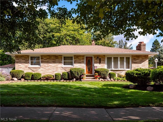 7930 Royalview Drive, Parma, OH 44129
