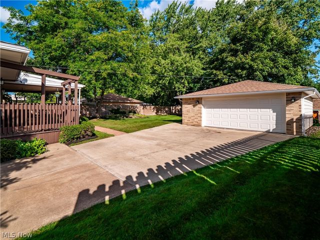7930 Royalview Drive, Parma, OH 44129
