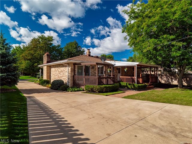 7930 Royalview Drive, Parma, OH 44129