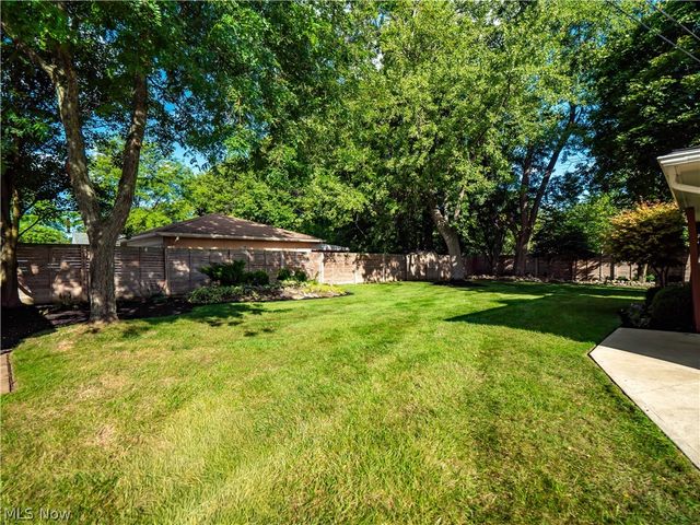 7930 Royalview Drive, Parma, OH 44129
