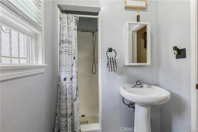 3907 Edgehill Drive, Leimert Park, CA 90008