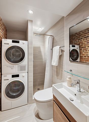 214 W 16th St Apt 1W, New York City, NY 10011