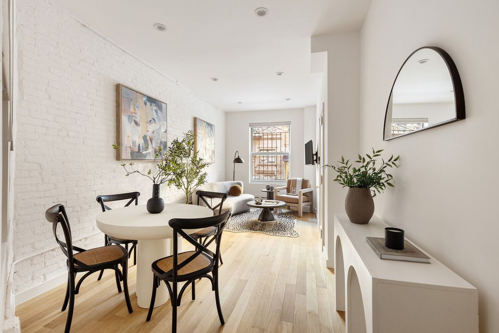 214 W 16th St Apt 1W, New York City, NY 10011