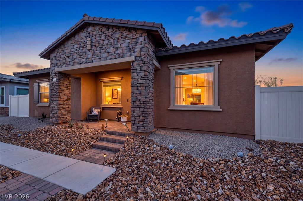 208 Bennett Pointe Avenue, Henderson, NV 89011 — exterior