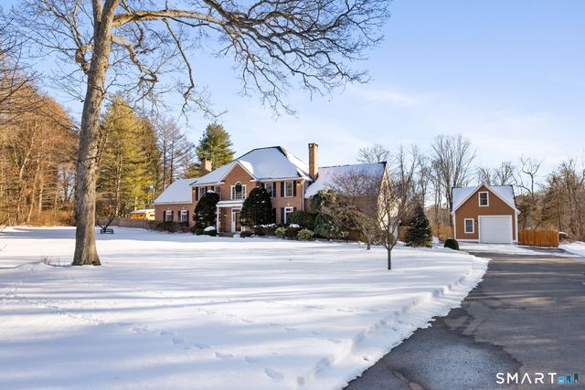 16 Robin Hood Lane, Easton, CT 06612