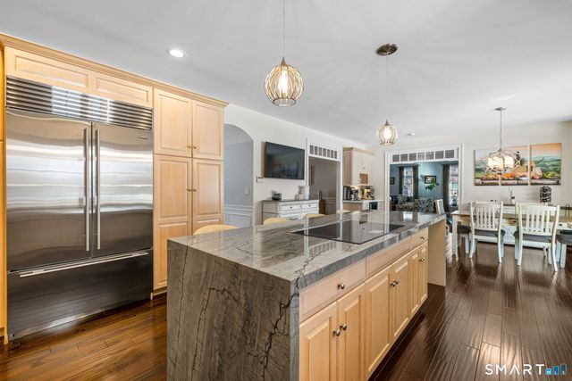 16 Robin Hood Lane, Easton, CT 06612