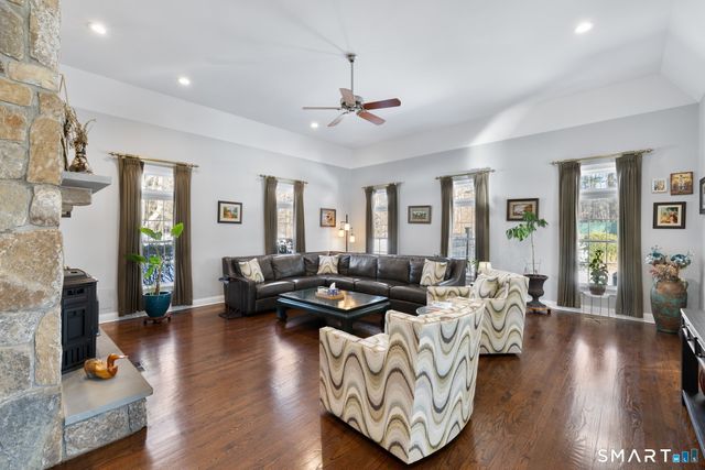 16 Robin Hood Lane, Easton, CT 06612