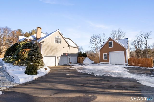 16 Robin Hood Lane, Easton, CT 06612