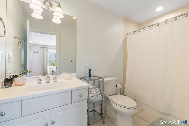 16 Robin Hood Lane, Easton, CT 06612