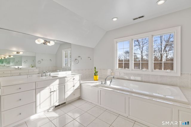 16 Robin Hood Lane, Easton, CT 06612