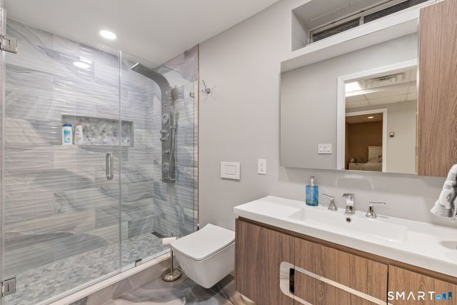 16 Robin Hood Lane, Easton, CT 06612