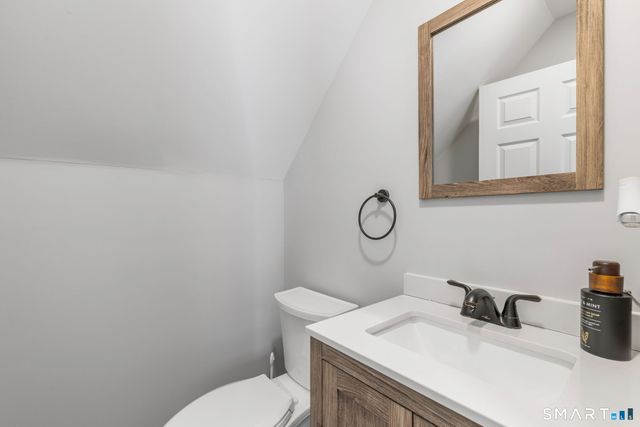 16 Robin Hood Lane, Easton, CT 06612