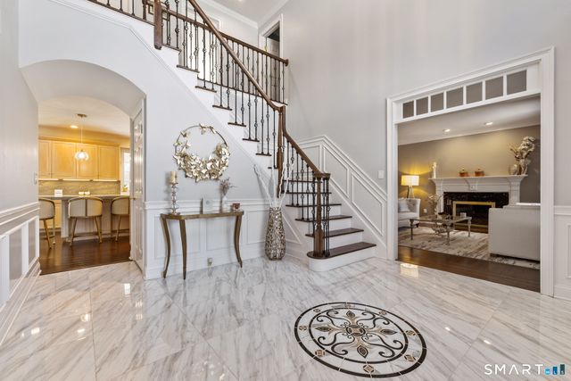 16 Robin Hood Lane, Easton, CT 06612