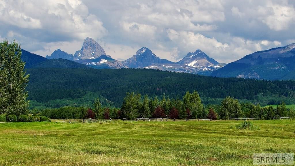 Image 5 of property listing at 1970 Snow Crest Ranch Drive, Driggs, ID 83422