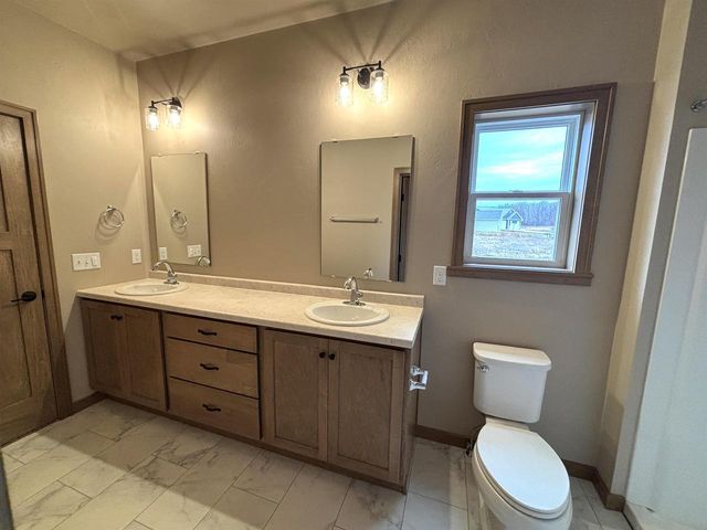 2647 LAWRENCE LANE, Neenah, WI 54956