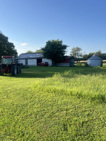 566 Clarence Finney Rd, Hillsboro, TN 37342