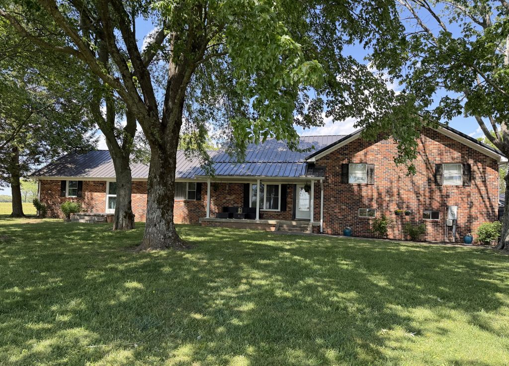 566 Clarence Finney Rd, Hillsboro, TN 37342
