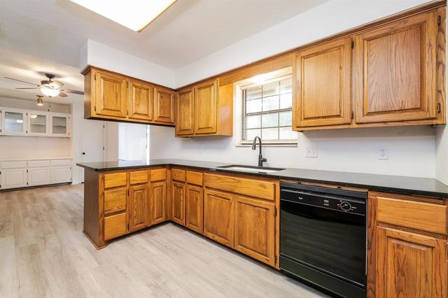 305 N Grand Fork Road, Edmond, OK 73003