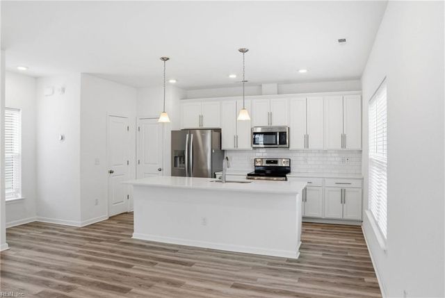 121 Topsail LN, Yorktown, VA 23693