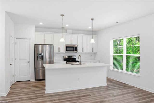 121 Topsail LN, Yorktown, VA 23693