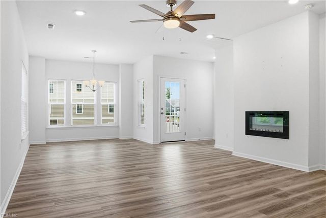 121 Topsail LN, Yorktown, VA 23693