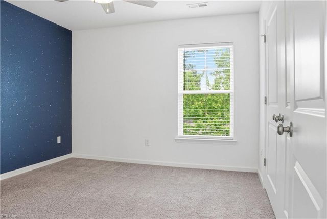 121 Topsail LN, Yorktown, VA 23693