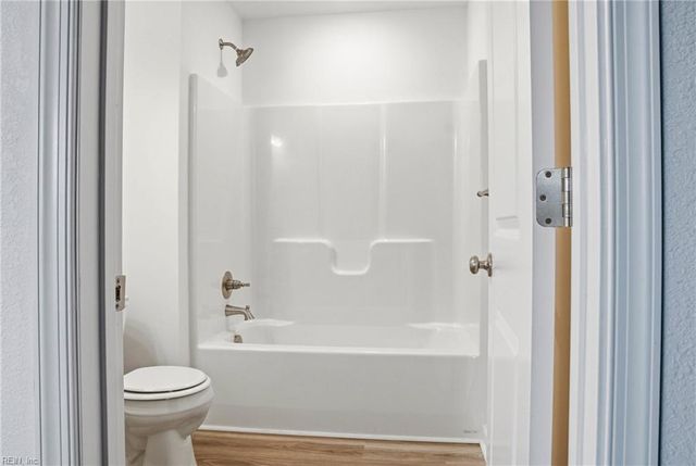 121 Topsail LN, Yorktown, VA 23693