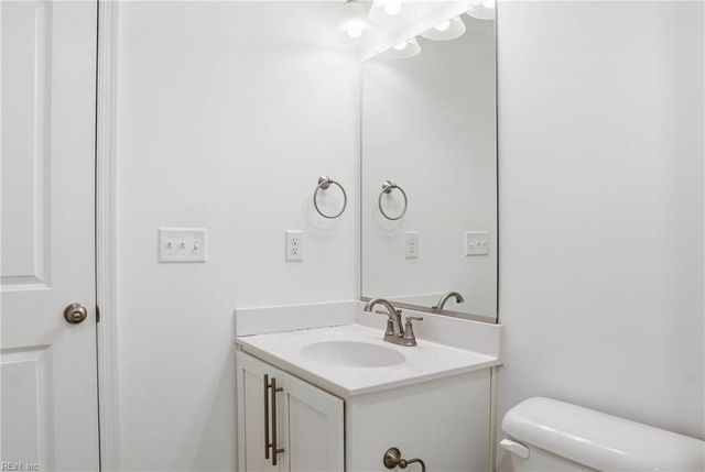 121 Topsail LN, Yorktown, VA 23693